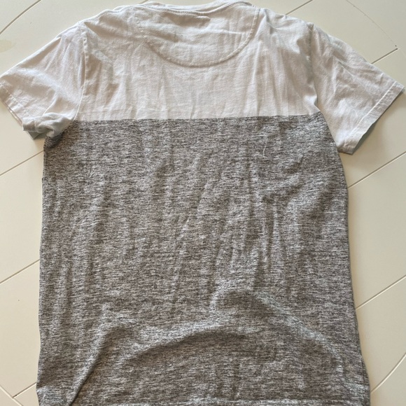 Hollister Men’s T-Shirt - Picture 2 of 2